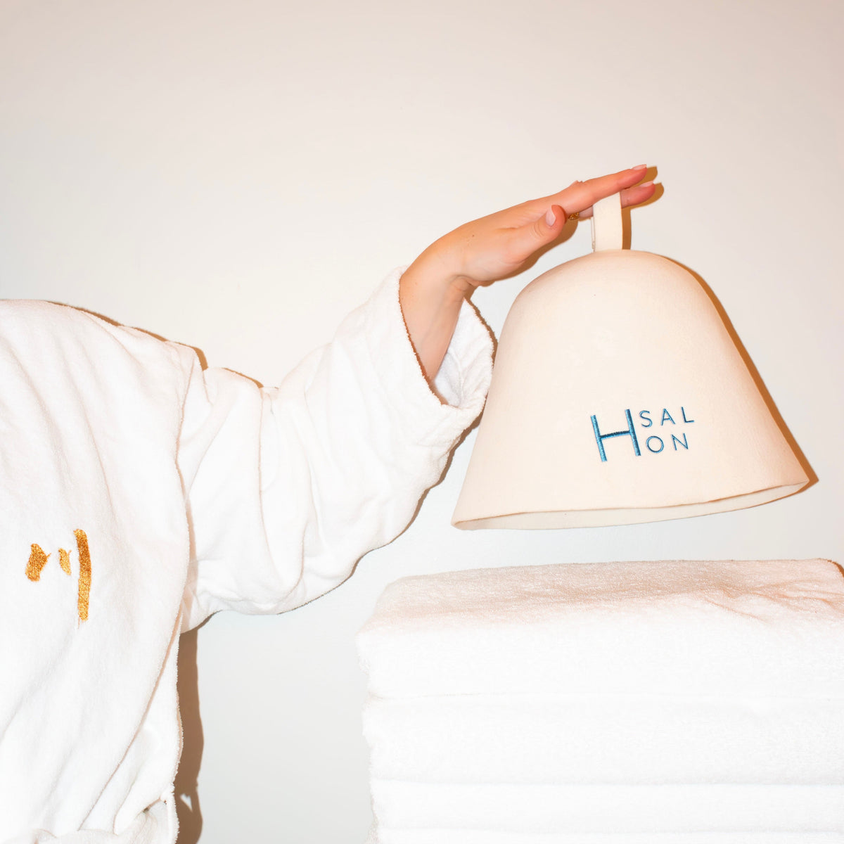 H Salon merino wool sauna hat worn during a sauna session